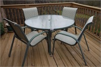 6 piece Lawn Furniture, Table, 4 chairs,