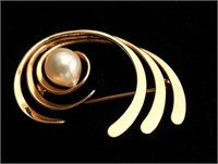 14K Gold w Pearl Feather-Scroll Motif Brooch