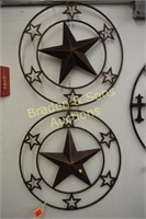 GROUP OF 2 19" ROUND RUSTIC WALL DECORATIONS
