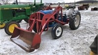 Ford 4000 Tractor w/Hydraulic Loader
