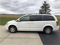 2008 Chrysler Town and Country Mini Van,