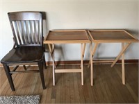Wood chair & 2 TV trays