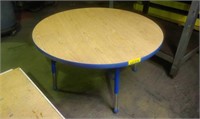 3 foot round child's table 20 inches high