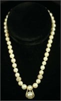 JAPANESE CULTURED PEARL NECKLACE