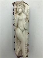 Carving nude female doctors doll