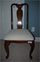 Queen Anne form dining chair