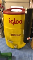 Igloo Cooler With Cup Holder