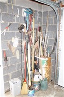 GROUPING OF YARD TOOLS GARDEN TOOLS CONTENTS OF