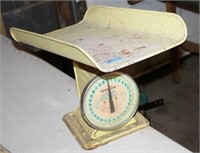VINTAGE BABY SCALE