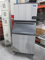 Manitowoc IY0504A-161D Ice Maker with B570D Bin