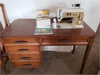 Singer Touch And Sew Wood Table, Accessories