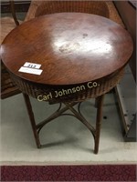 ROUND WICKER TABLE WITH REDWOOD BURL TOP