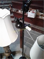 BLACK FLOOR POLE LAMP W/3 LIGHTS