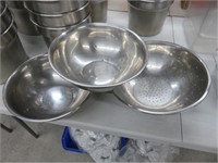(2) S/S Mixing Bowls & (1) S/S Collander
