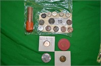 ASSORTMENT OF COLLECTIBLE COINS AND TOKENS