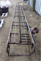 Hydraulic hay belt lift