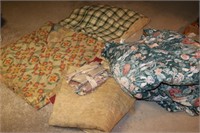 Lot of old quilts, bedspreads and rug