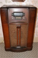 Zenith antique floor model radio