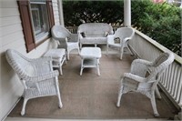 Set of wicker including a loveseat, 4 chairs and