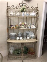 Metal Bakers rack with no contents