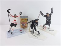 3 figurines hockey sur socles dont Mario Lemieux