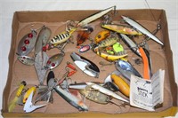 HUGE COLLECTION VINTAGE LURES !-X-3