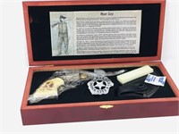 Wyatt Earp  gift box - gun knife & badge