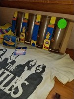 BEATLES - YELLOW SUBMARINE GLASSES AND LUNCH BOX