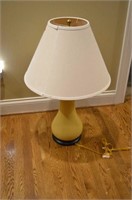 Porcelain Pearl color table lamp