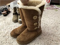 Ladies cozy Ugg boots (rm1)