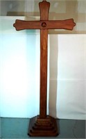 Grande croix d'église, en bois, sur socle *