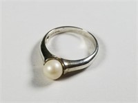 .925 with Pearl Ring