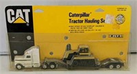 1/64 Cat Tractor Hauling Set NIP
