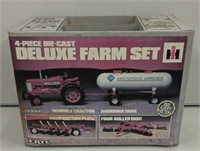Farmall 350 Deluxe 4pc Farm Set NIB