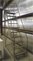 MOVEABLE METAL LADDER ON CASTERS
