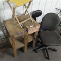 2 wood stands, 2 office chairs