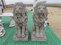 2 Lion Lawn Ornaments
