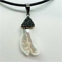$200 Pearl & Bead Pendant With Cord 9.3Gm Necklace