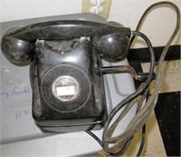 VIntage phone  crank type
