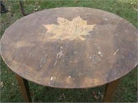 SMALL WOODEN TABLE WITH CENTER DROP LEAF