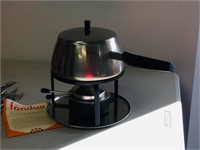 retro fondue set in orig, box