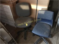 2 adjustable office chairs on wheels
