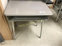 10 Student Desks