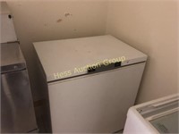 GE 7'cubic chest freezer