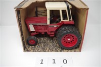 ERTL 1586 International Tractor in Box