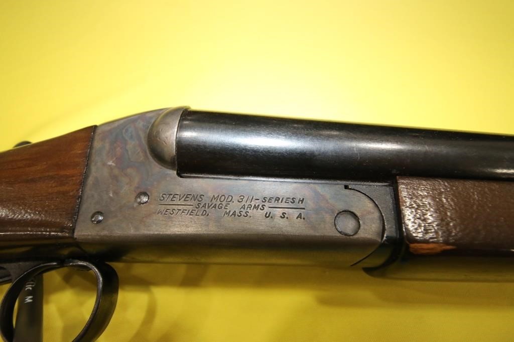 Holiday Gun and Knive Auction
