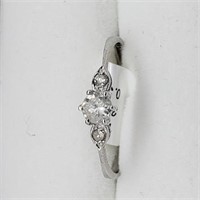 14K White Gold Diamond (0.3cts) Ring Size 8