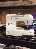 1 LOT SINGER SEWING MACHINE