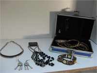 COSTUME JEWELRY COLLECTION w/box