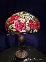 Red Roses Antiqued Slag Glass Table Lamp